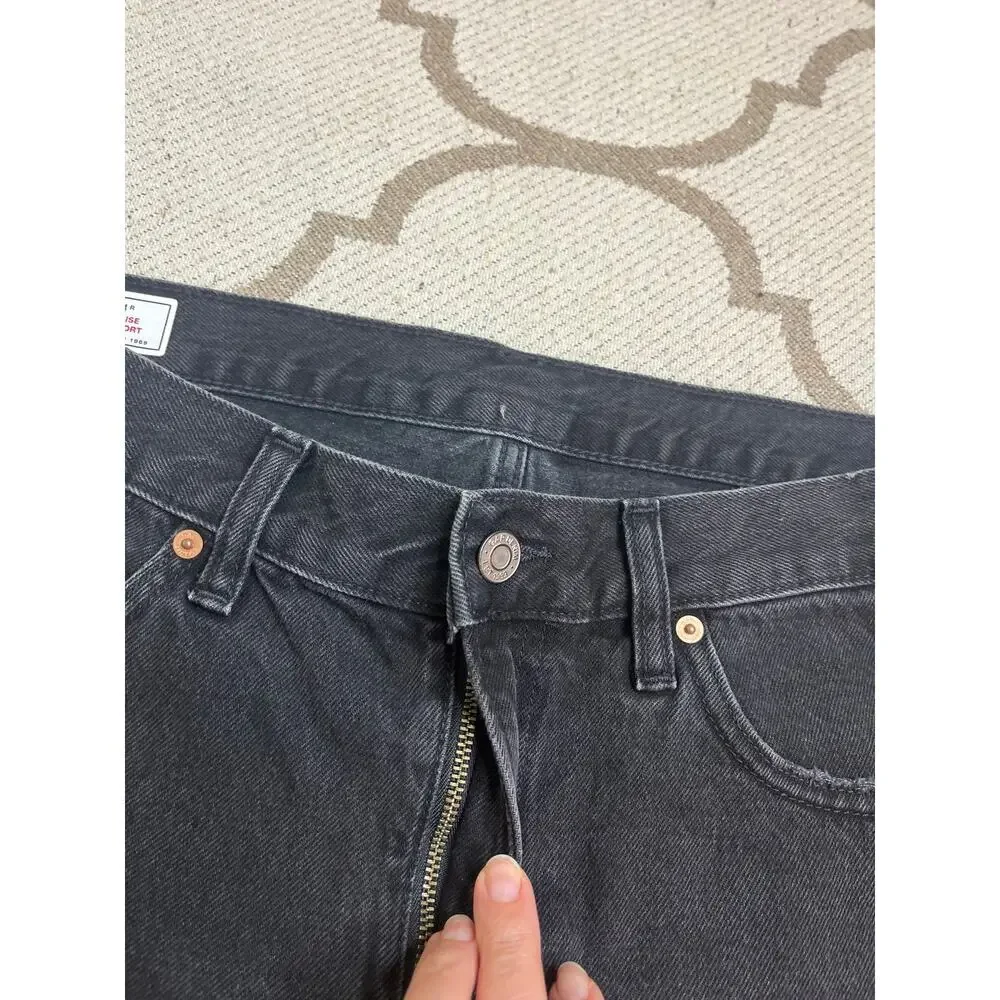 Gap 4” Low Rise Stride black distressed denim Shorts, size 27/ 4